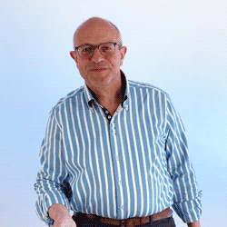 Gif de Pascal Fantoli qui lance une pomme